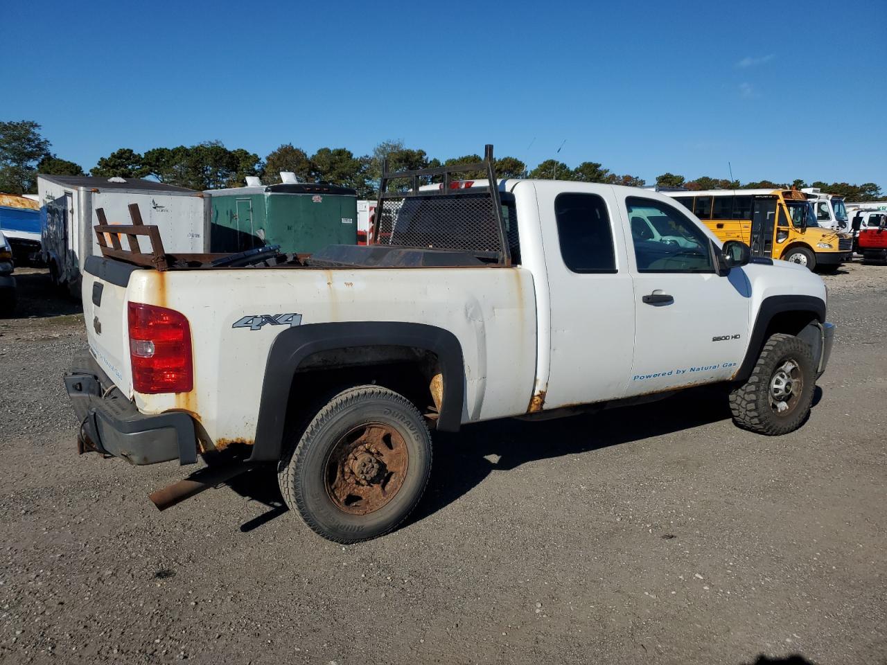 2011 Chevrolet Silverado K2500 Heavy Duty - Фото 3