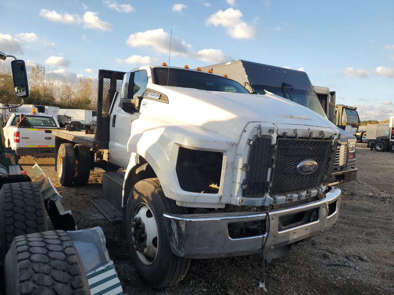 2016 Ford F-450 Super Duty Flatbed Truck - Image 4