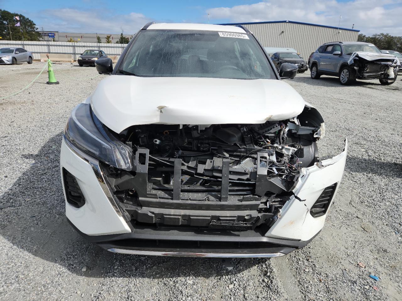 2024 Nissan Kicks Sr - Image 5