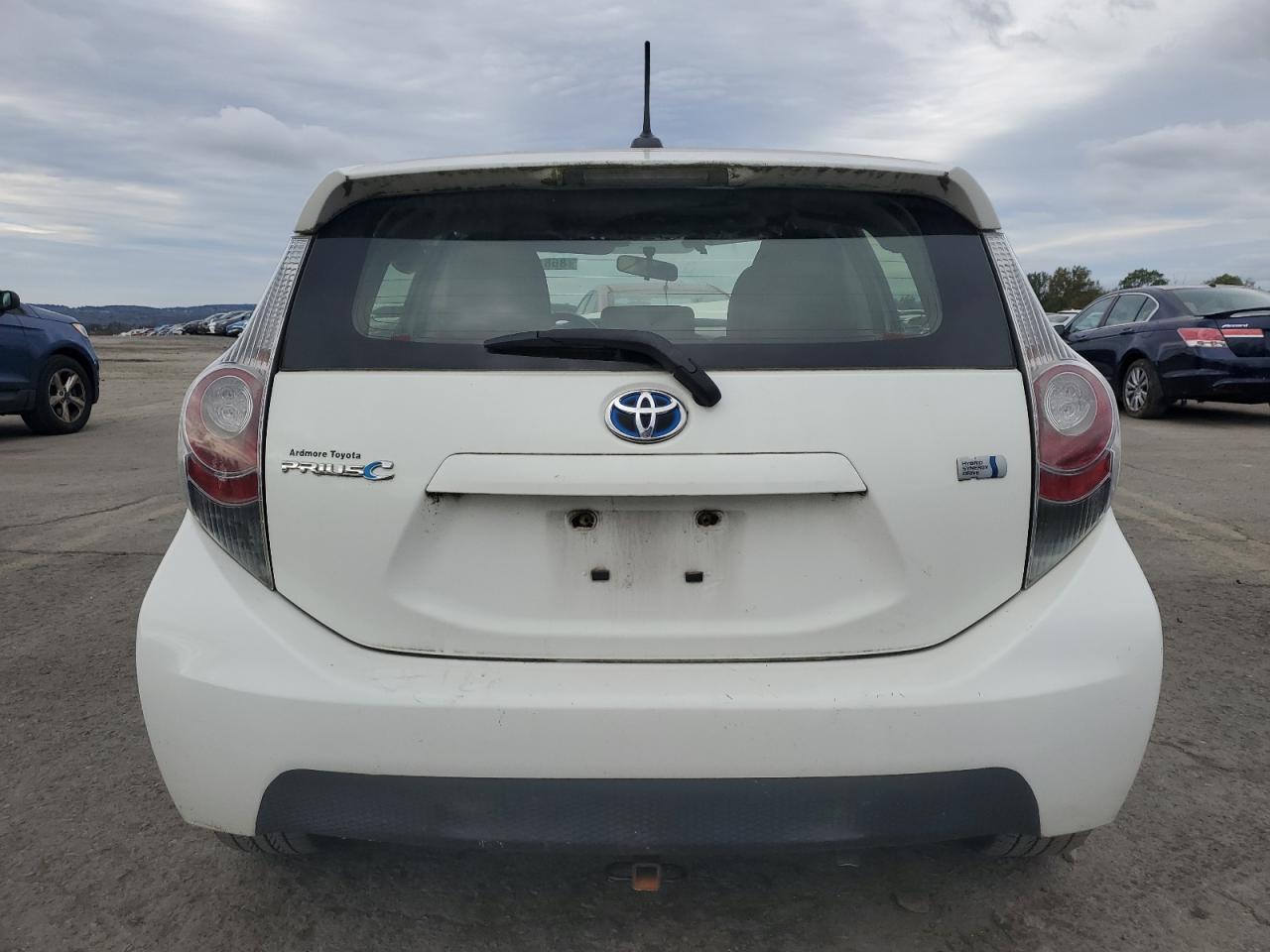 2013 Toyota Prius C - Фото 6