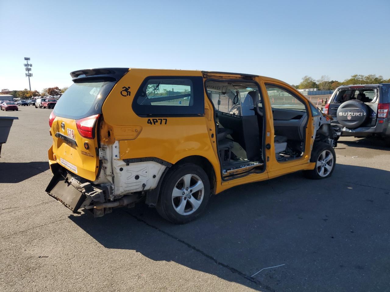 2016 Toyota Sienna - Image 3
