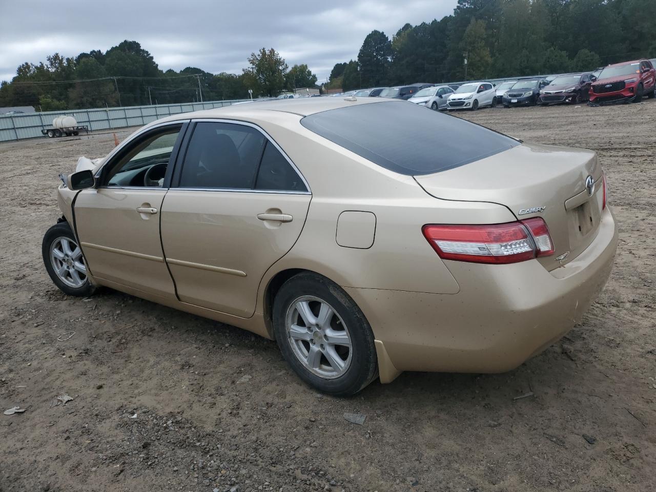 2010 Toyota Camry - Фото 2