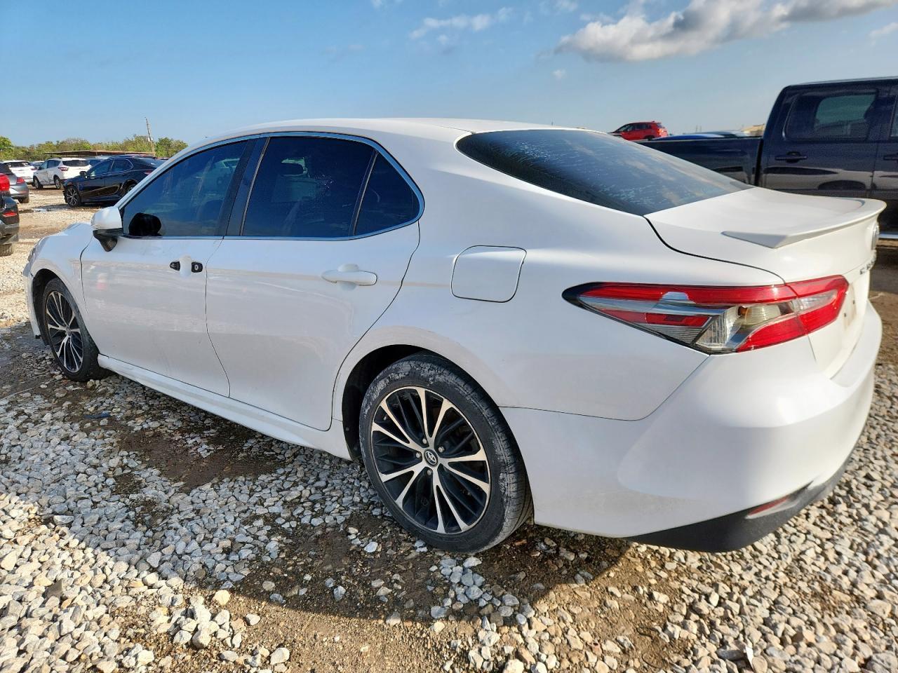 2018 Toyota Camry L - Фото 2