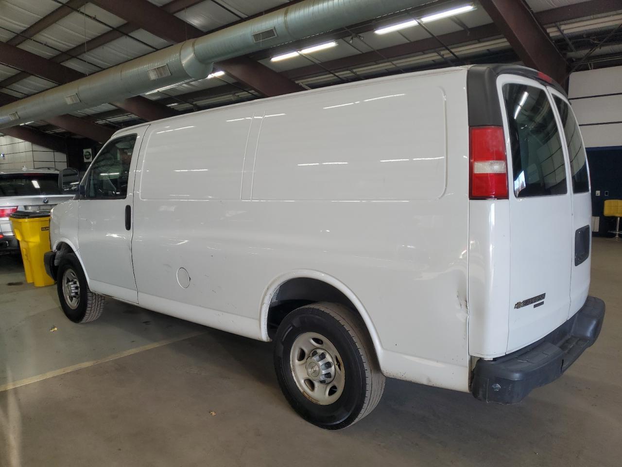 2016 Chevrolet Express G2500 - Фото 2