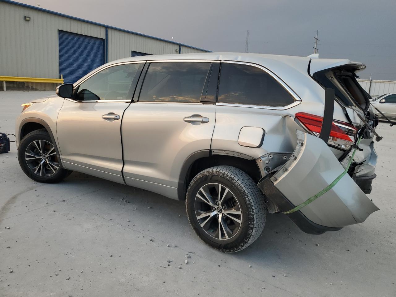 2018 Toyota Highlander Le - Фото 2
