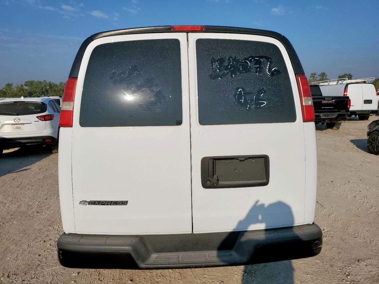 2018 Chevrolet Express 3500 Delivery Van - Image 6