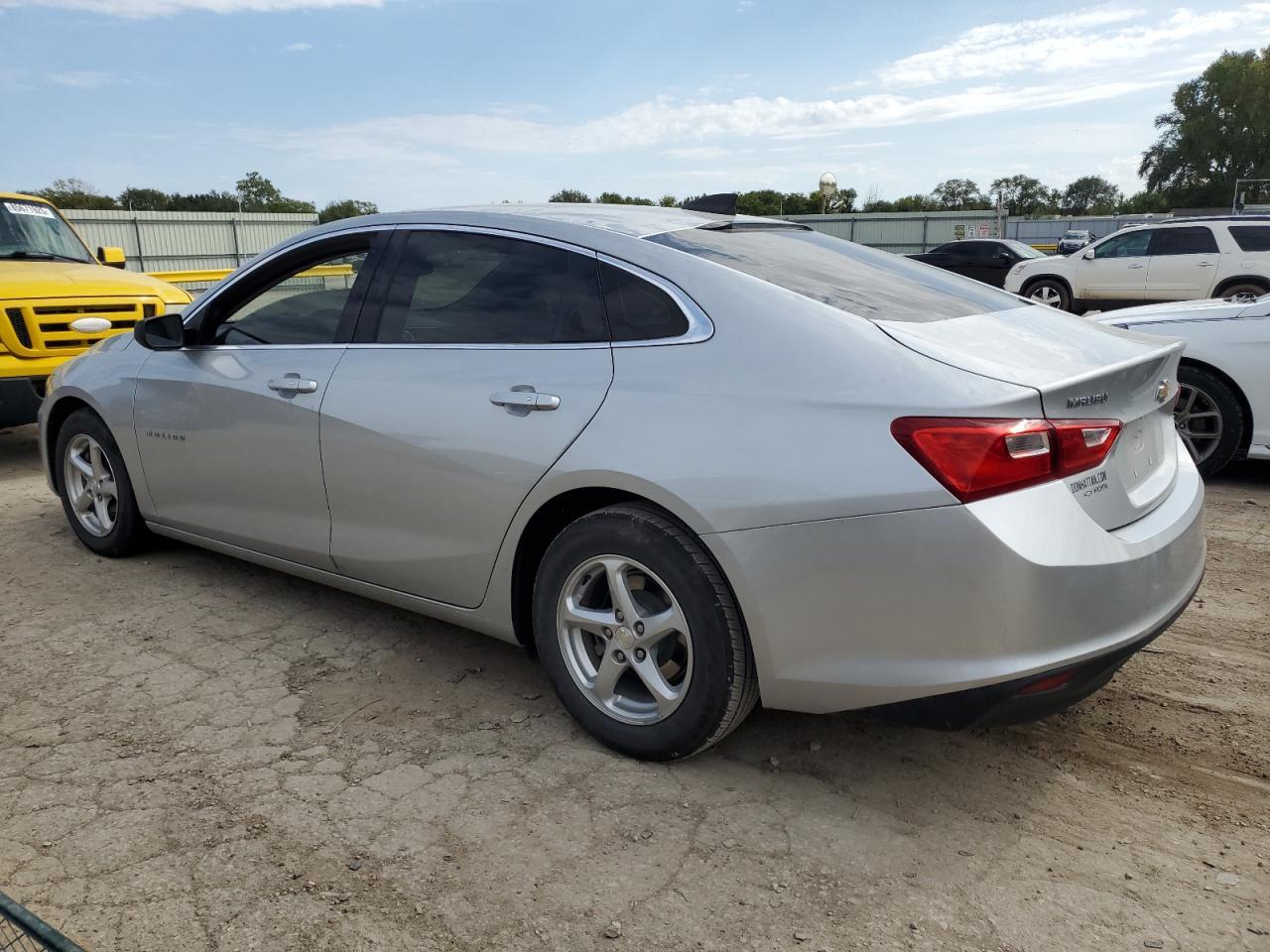 2017 Chevrolet Malibu Ls - Фото 2