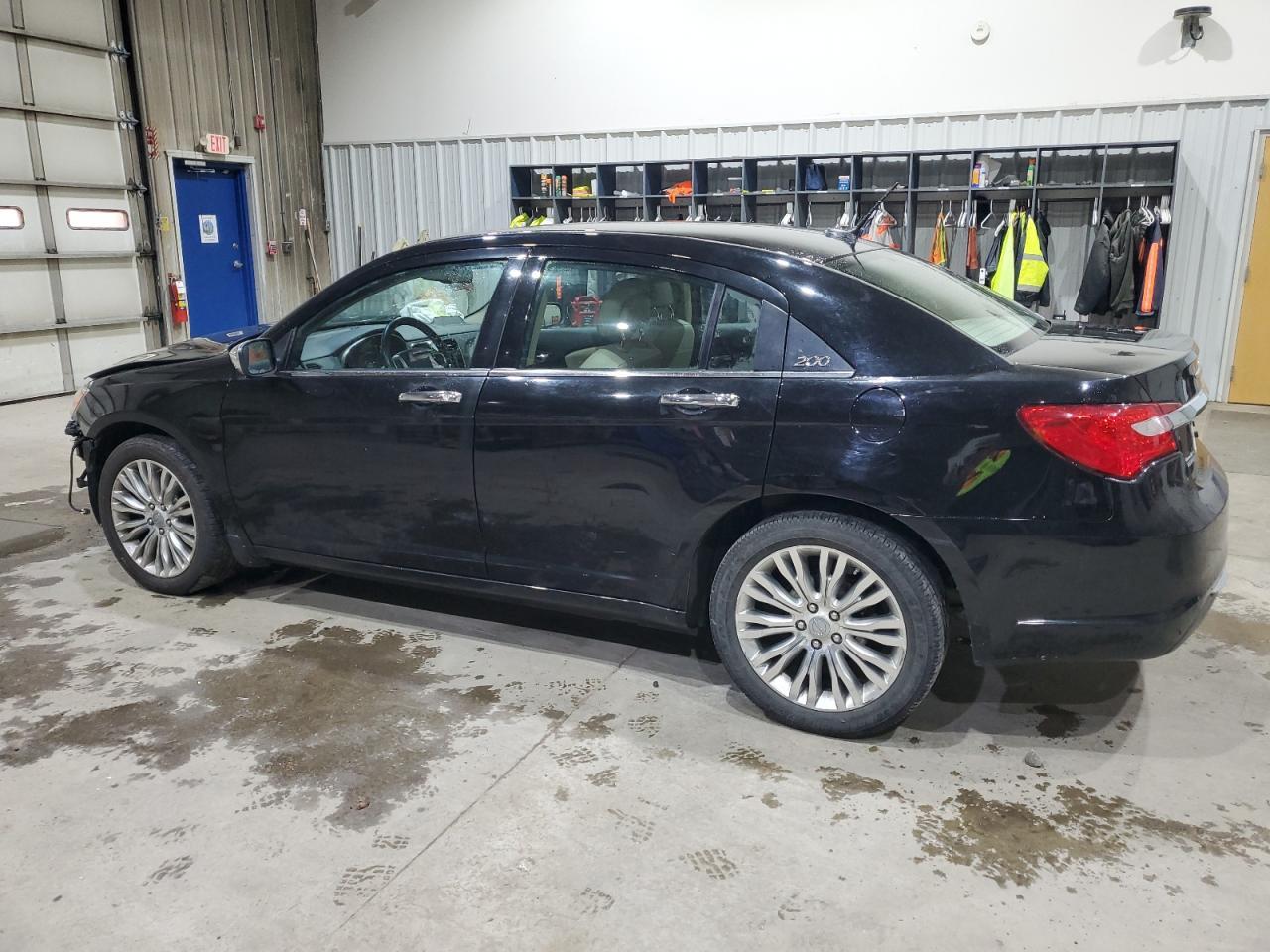 2012 Chrysler 200 Limited - Image 2