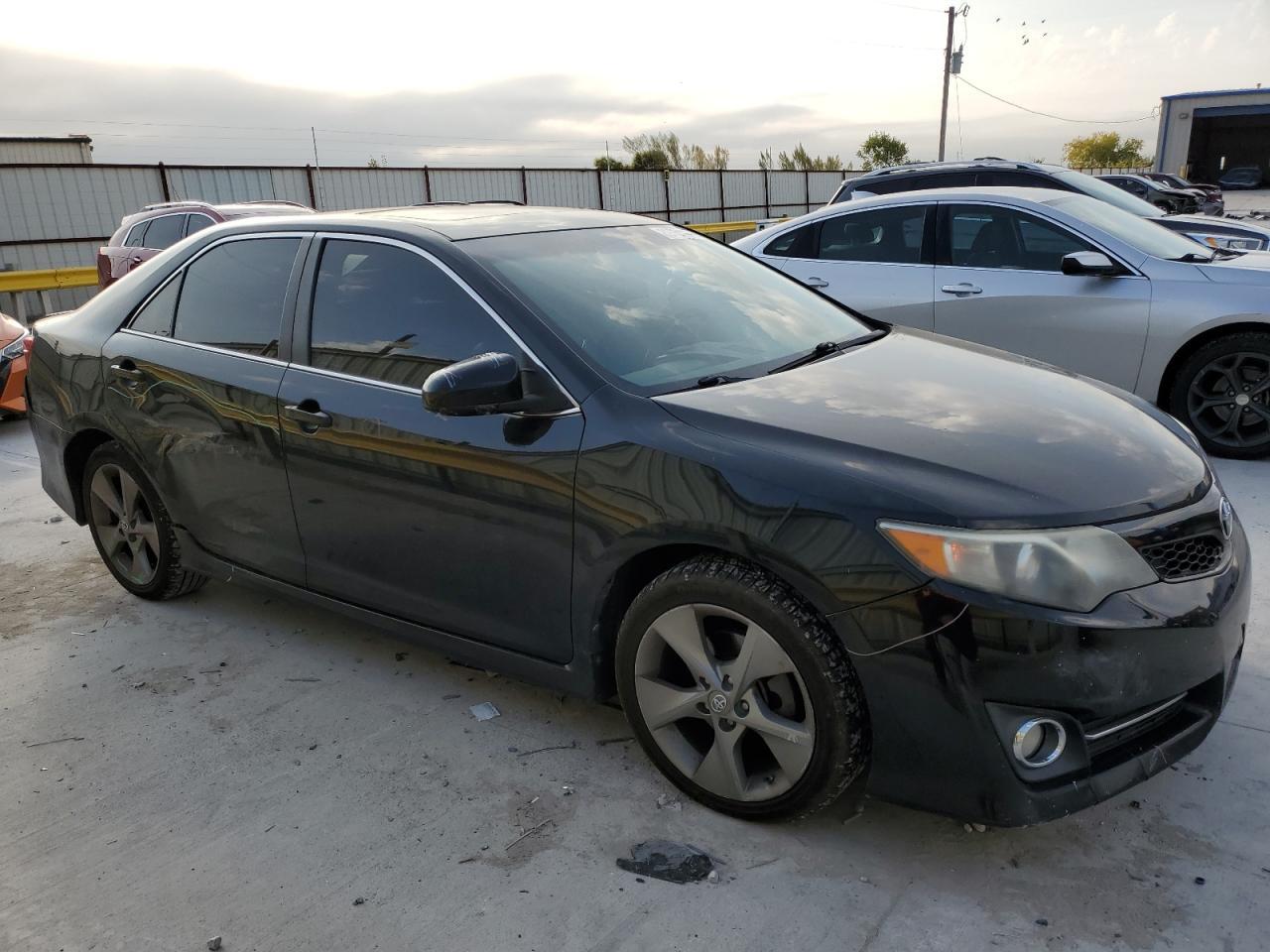 2014 Toyota Camry Se - Фото 4