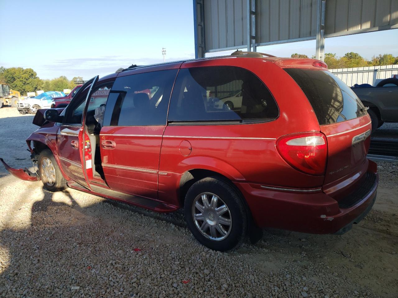 2005 Chrysler Town & Country Limited - Фото 2