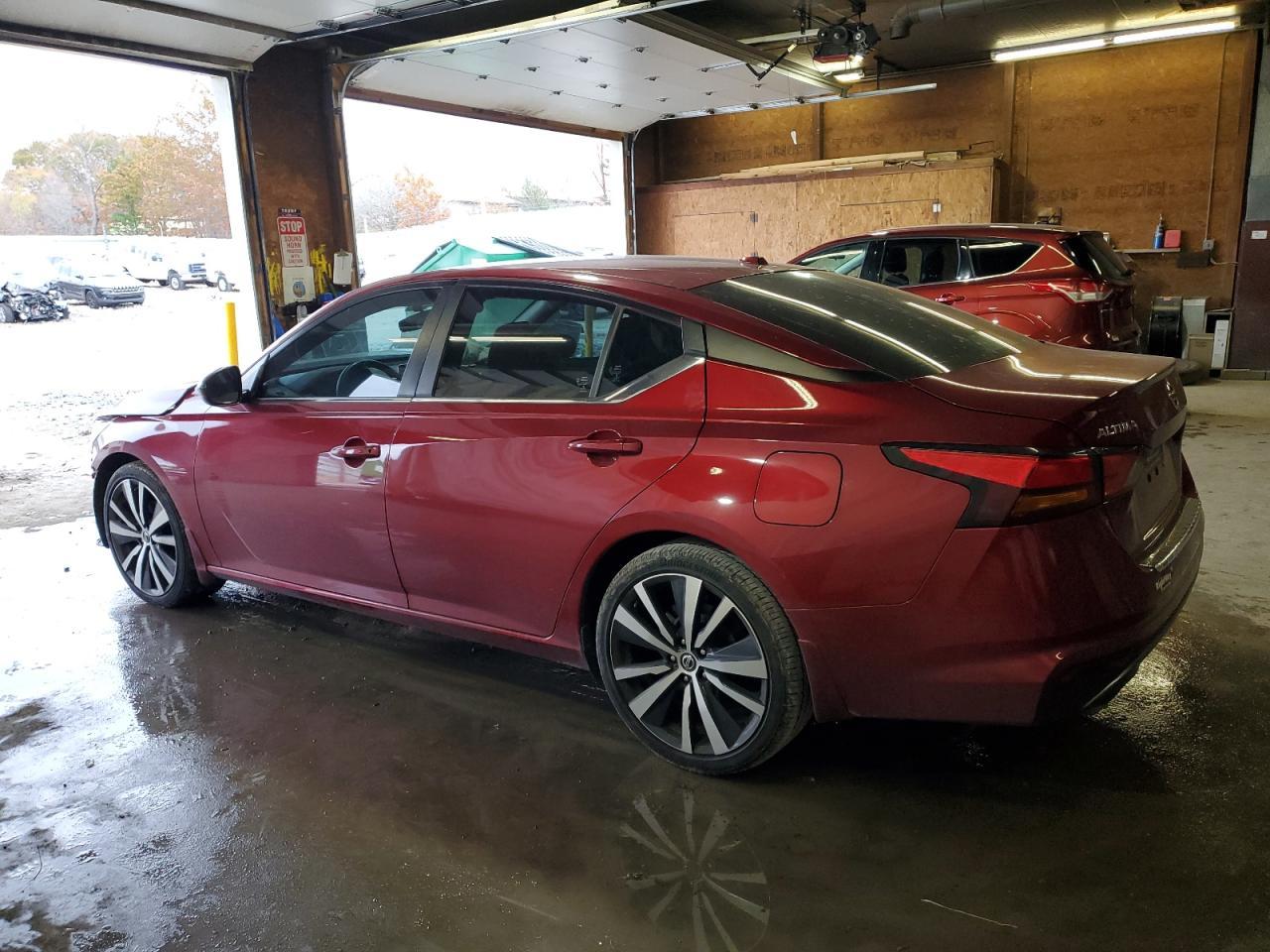 2021 Nissan Altima Sr - Фото 2