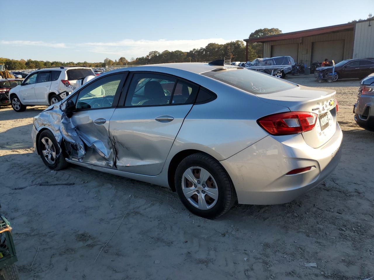 2018 Chevrolet Cruze Ls - Фото 2