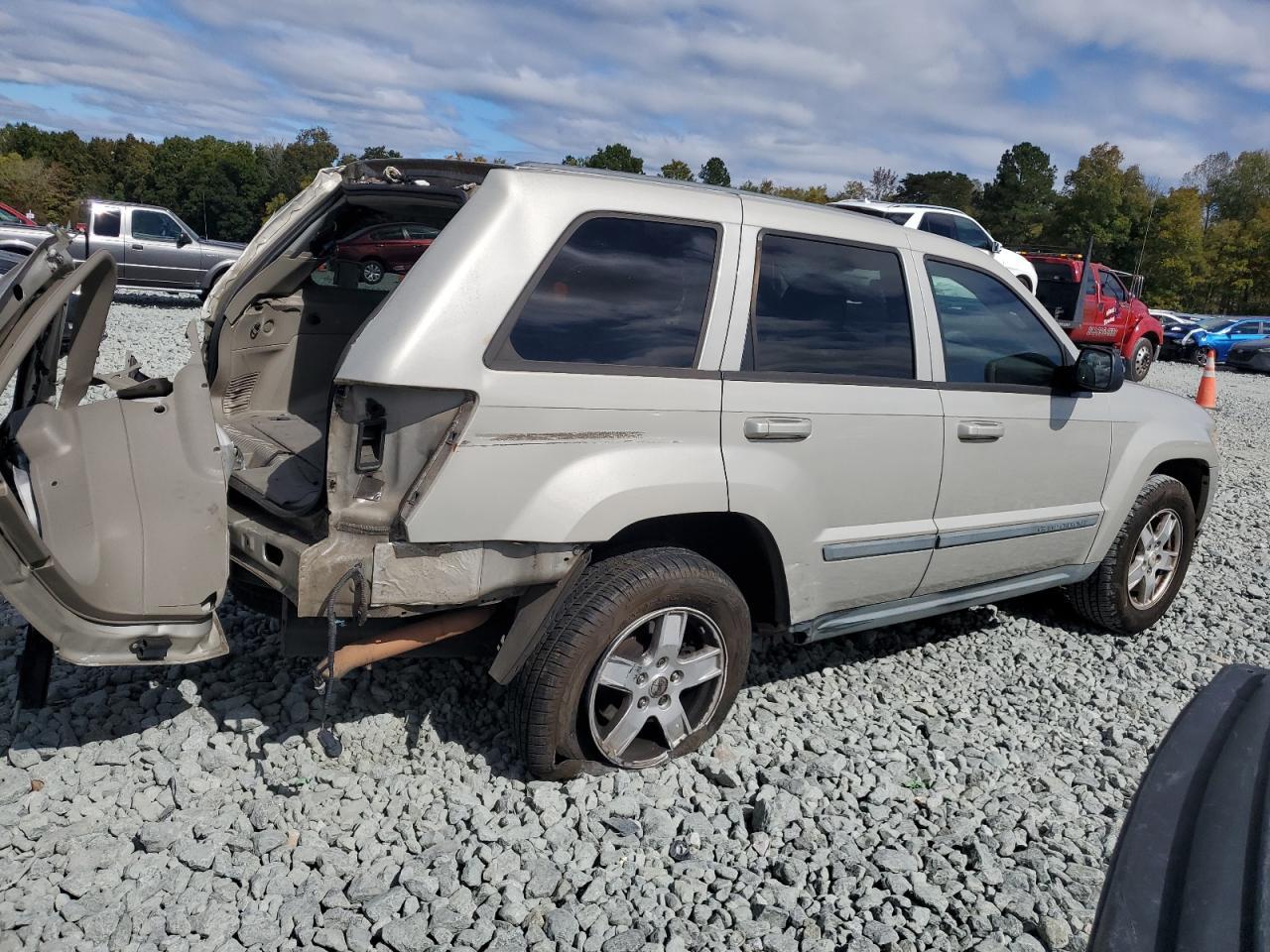 2007 Jeep Grand Cherokee Laredo - Image 3