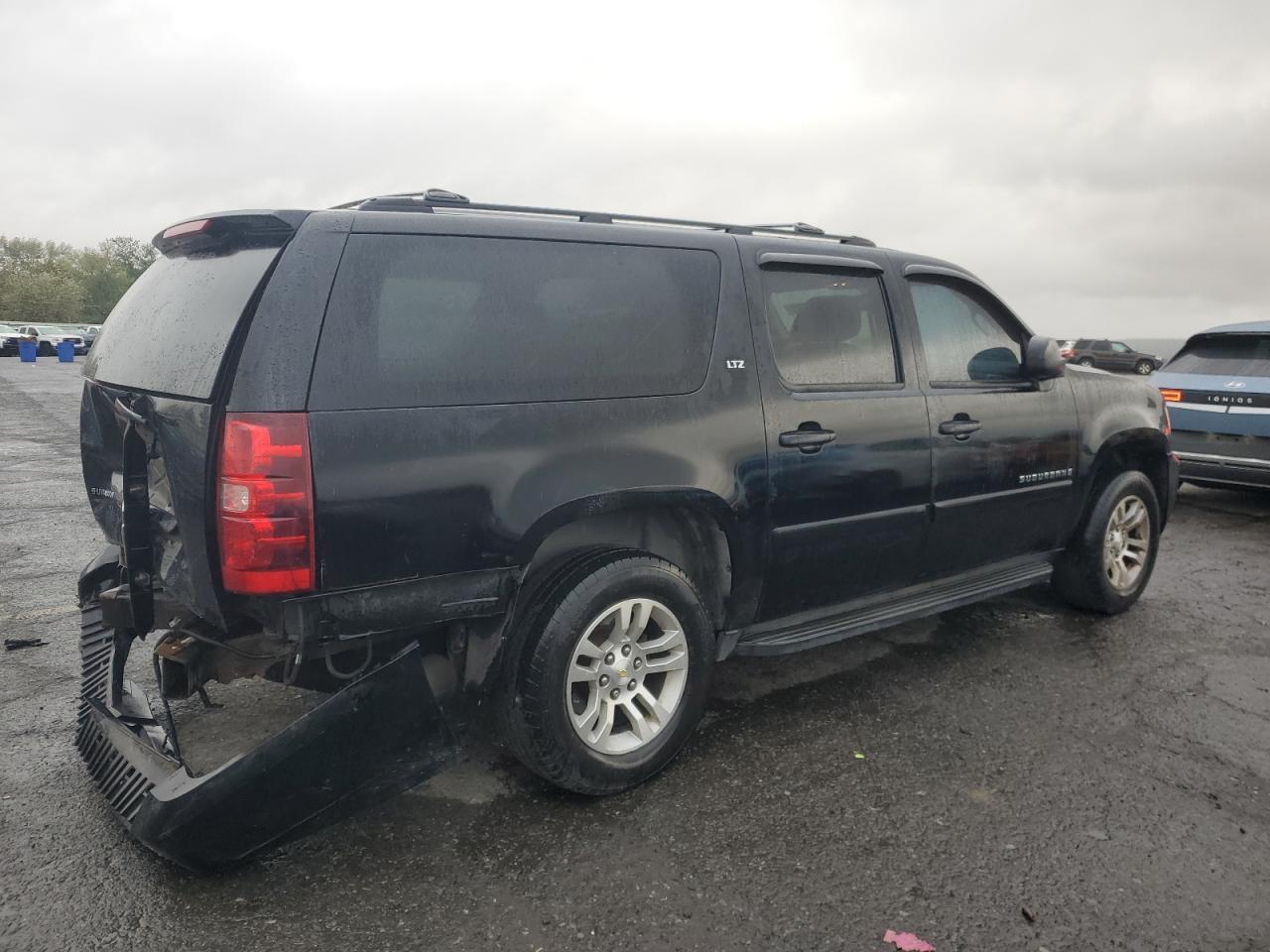 2007 Chevrolet Suburban K1500 - Image 3