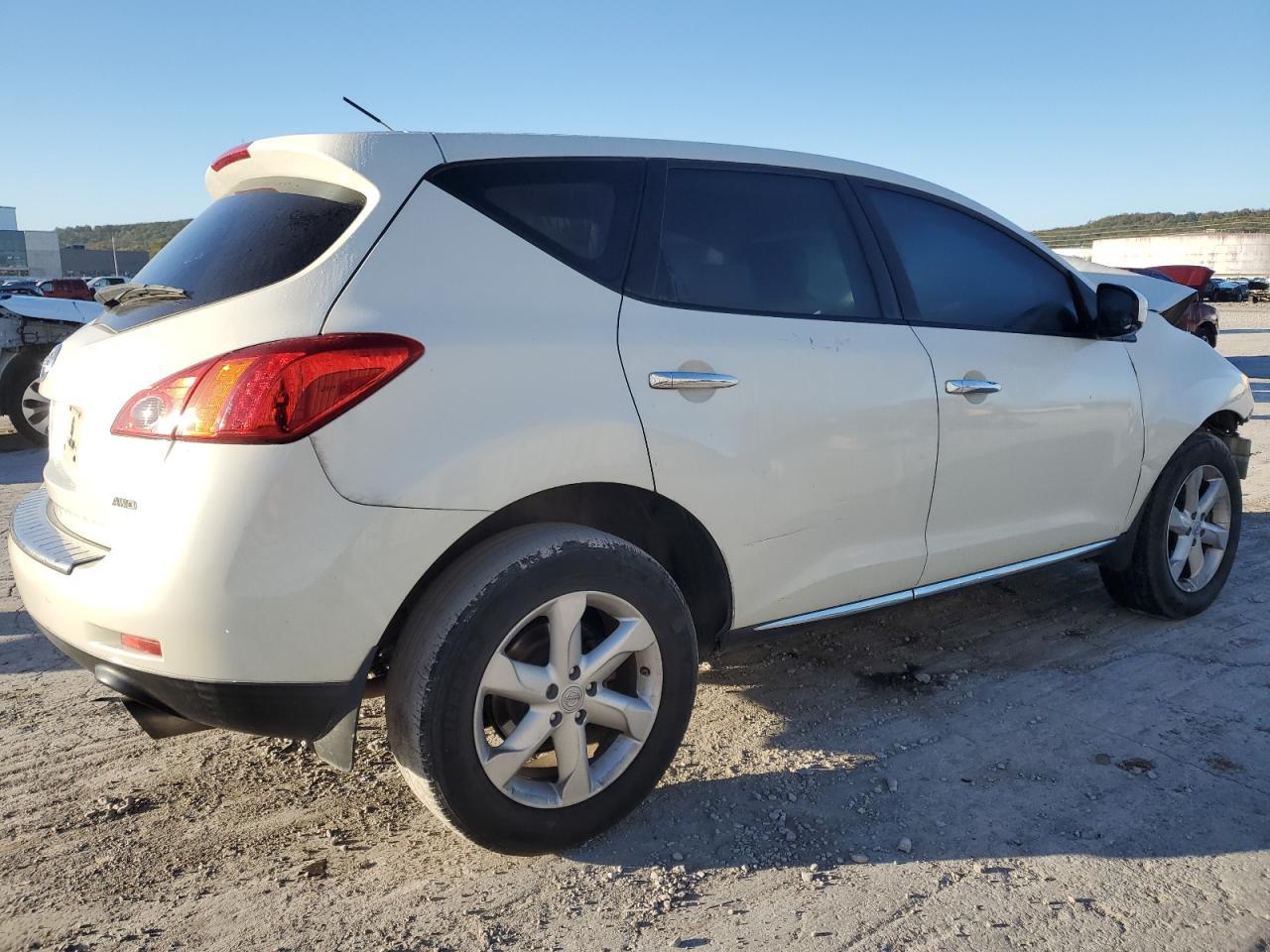 2010 Nissan Murano S - Фото 3