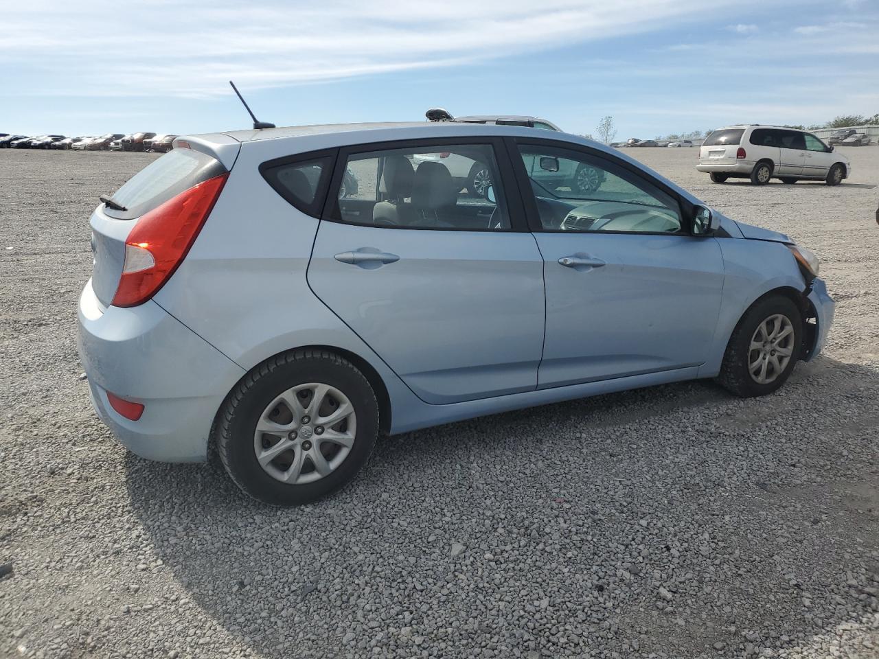 2012 Hyundai Accent Gls - Фото 3