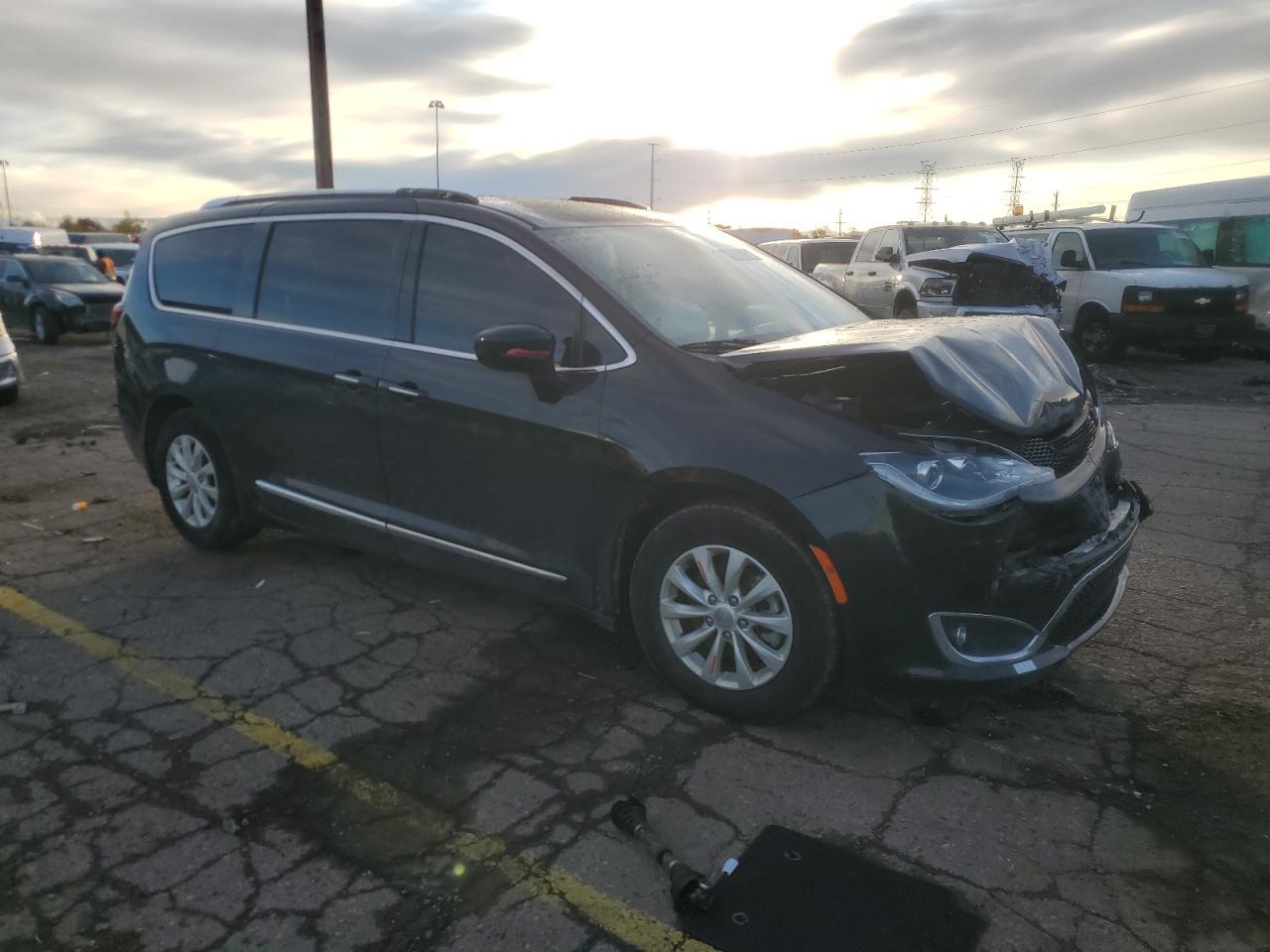 2019 Chrysler Pacifica Touring L - Image 4