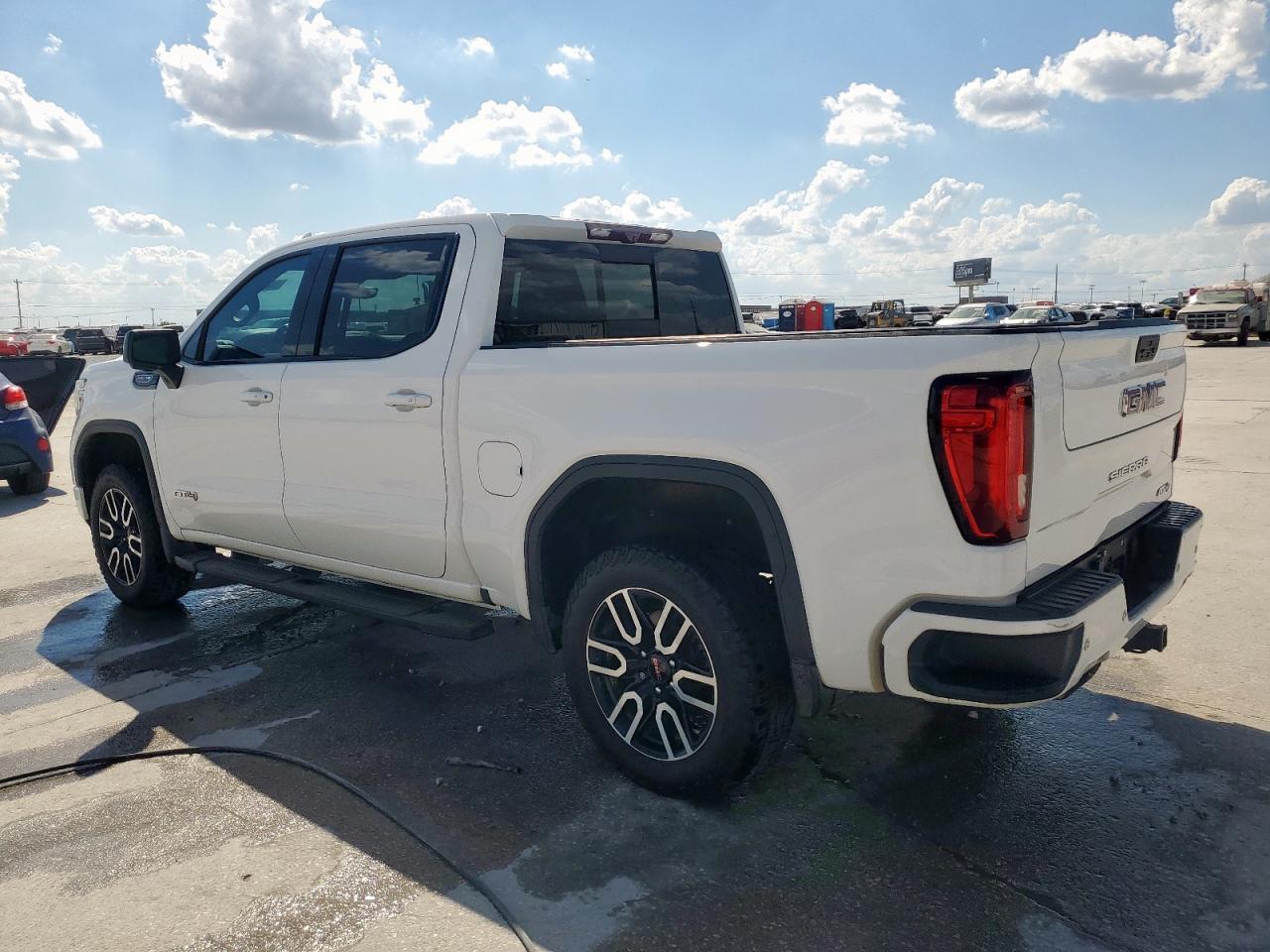 2020 GMC Sierra K1500 At4 - Фото 2