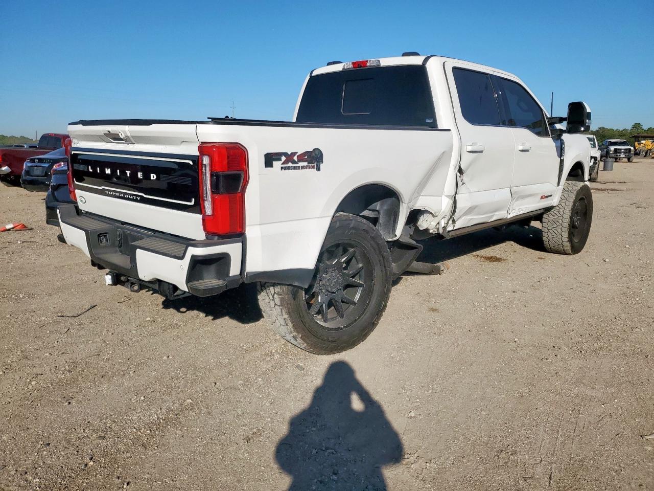 2024 Ford F250 Super Duty - Фото 3