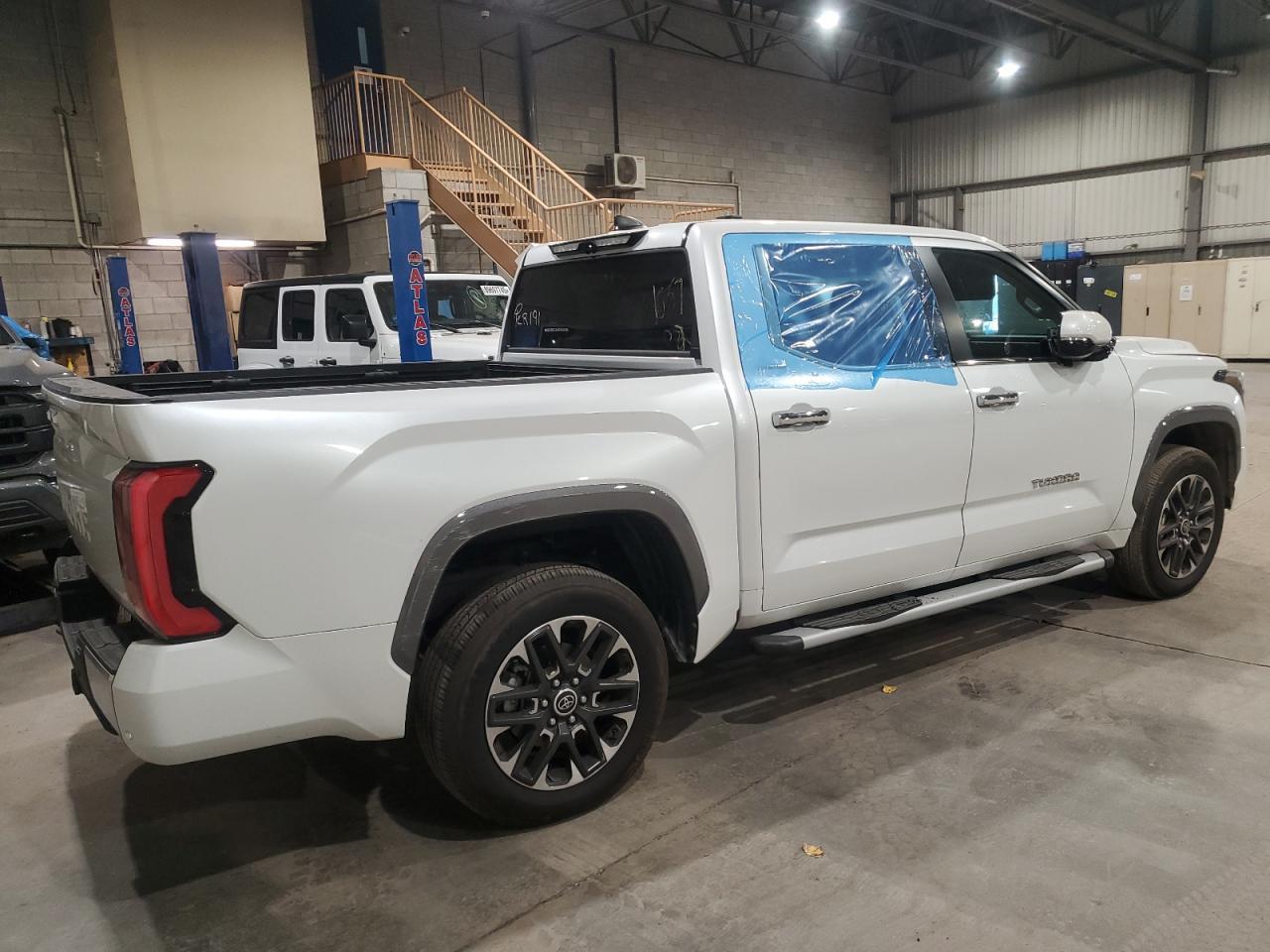 2024 Toyota Tundra Crewmax Limited - Фото 3