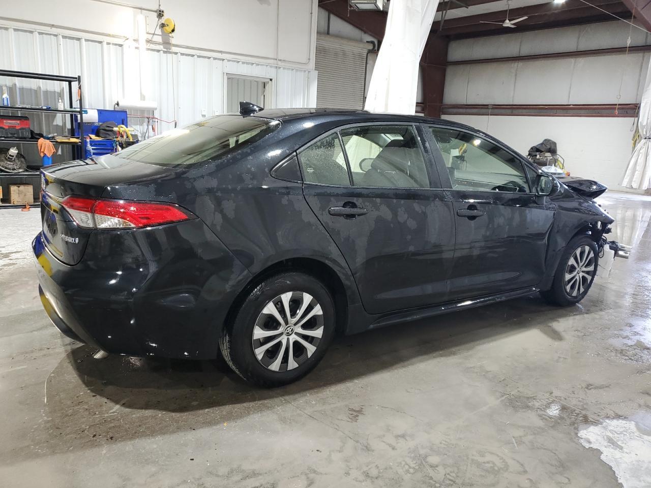 2022 Toyota Corolla Le - Image 3