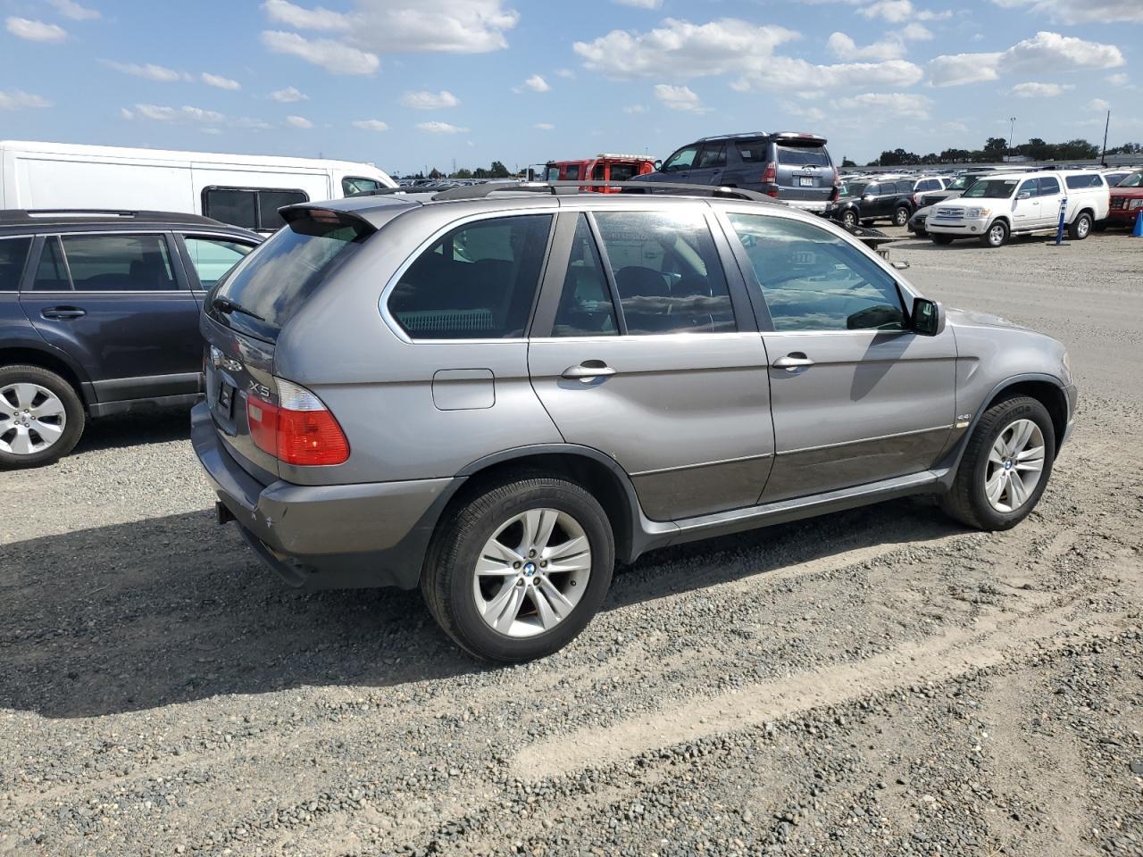 2005 BMW X5 4.4I - Image 3