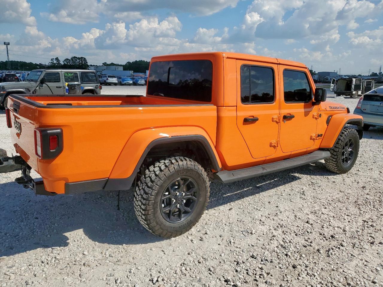 2025 Jeep Gladiator Sport - Image 3
