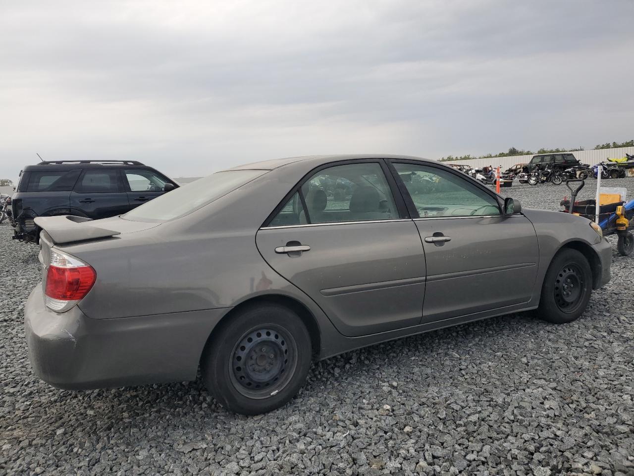 2005 Toyota Camry Le - Image 3