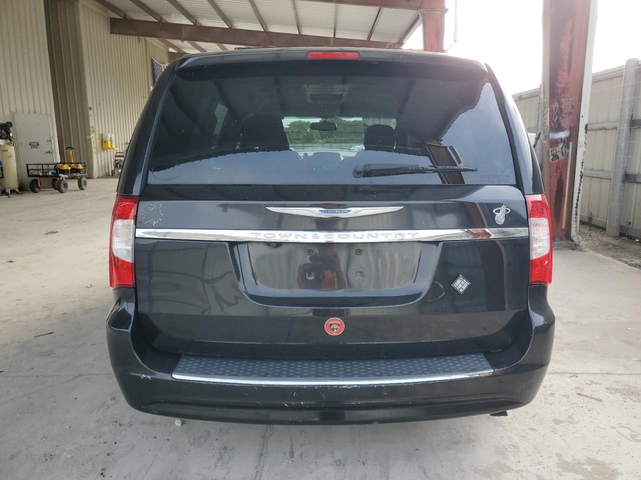 2015 Chrysler Town & Country Touring - Image 6