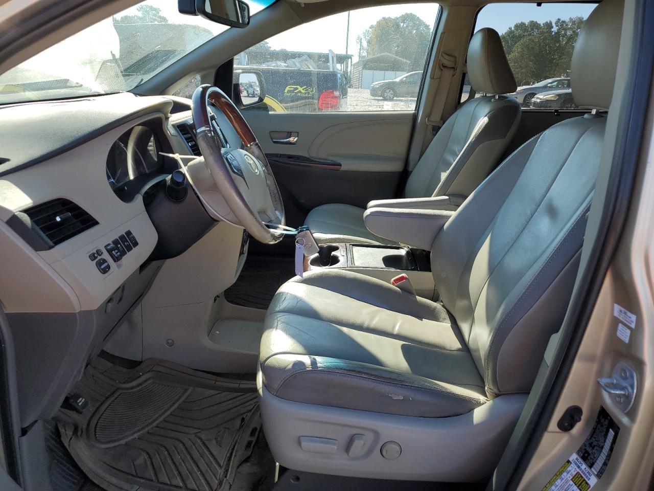 2012 Toyota Sienna Xle - Фото 7