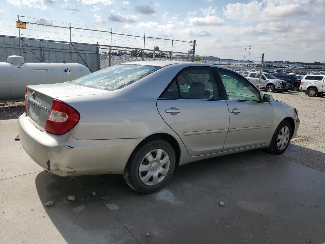 2004 Toyota Camry Le - Фото 3