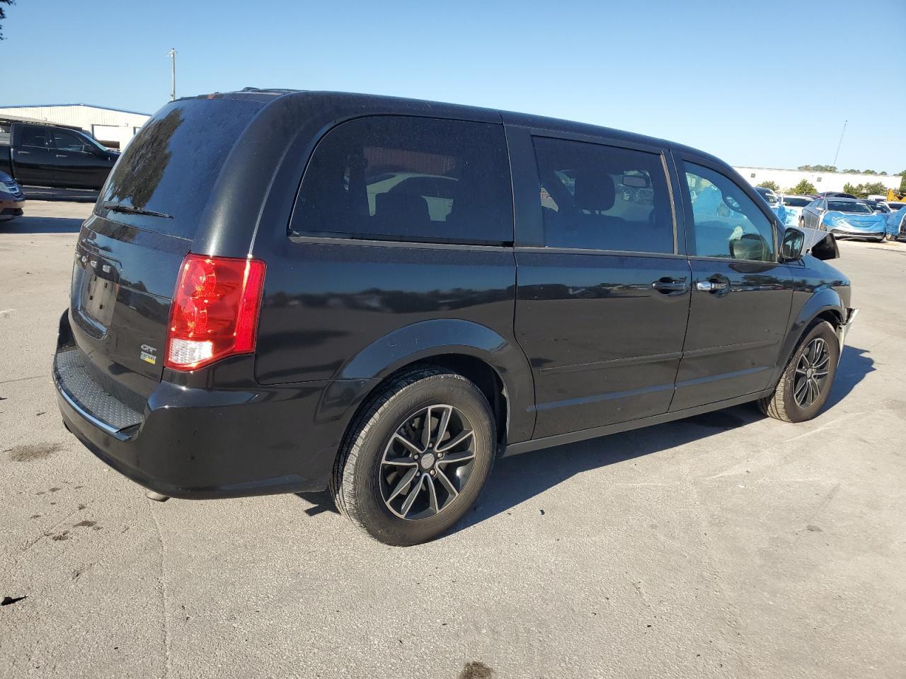 2017 Dodge Grand Caravan Gt - Image 3