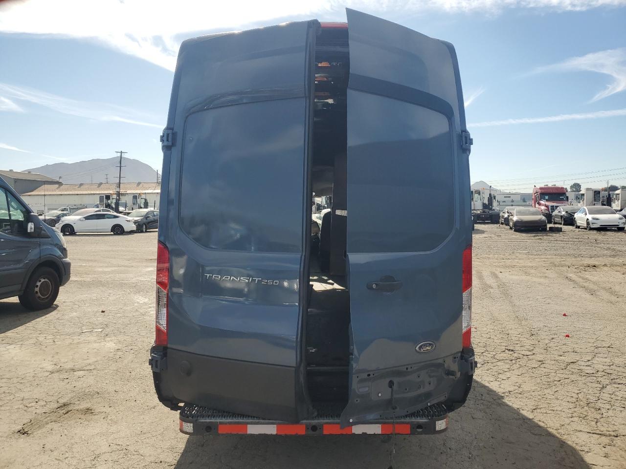 2019 Ford Transit T-250 Delivery Van - Фото 6
