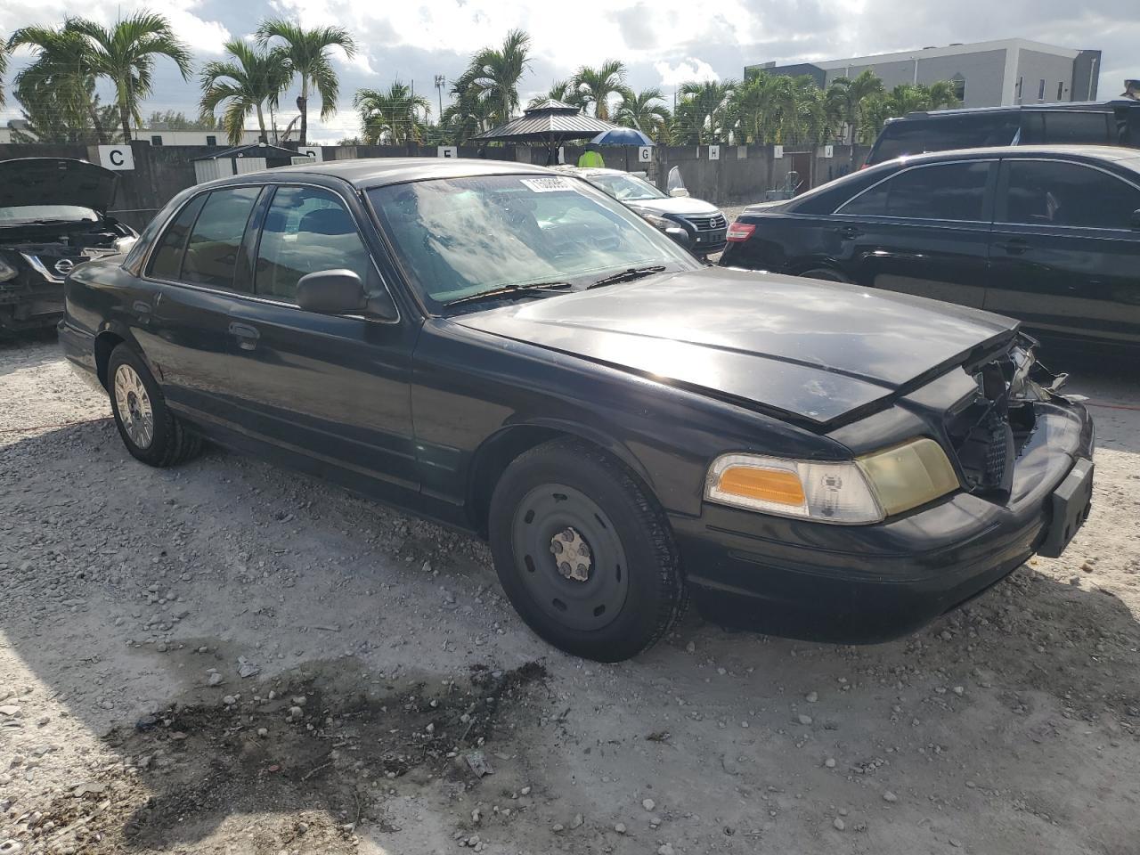 2004 Ford Crown Victoria - Image 4