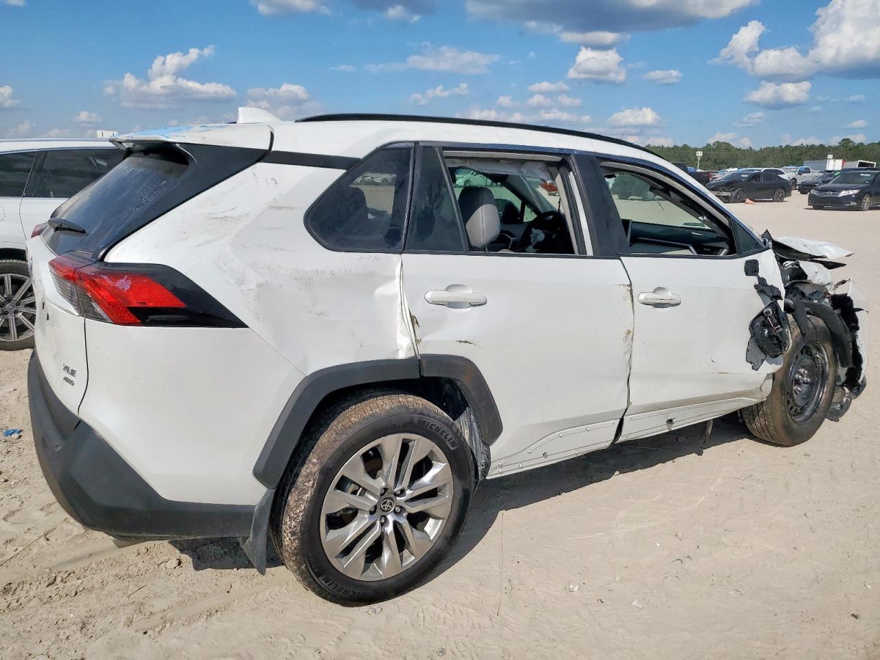 2024 Toyota Rav4 Xle Premium - Image 3