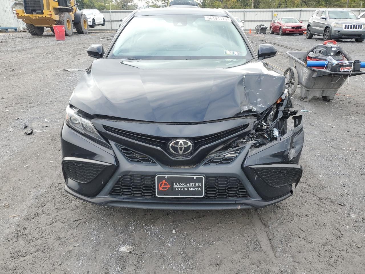 2021 Toyota Camry Se - Фото 5