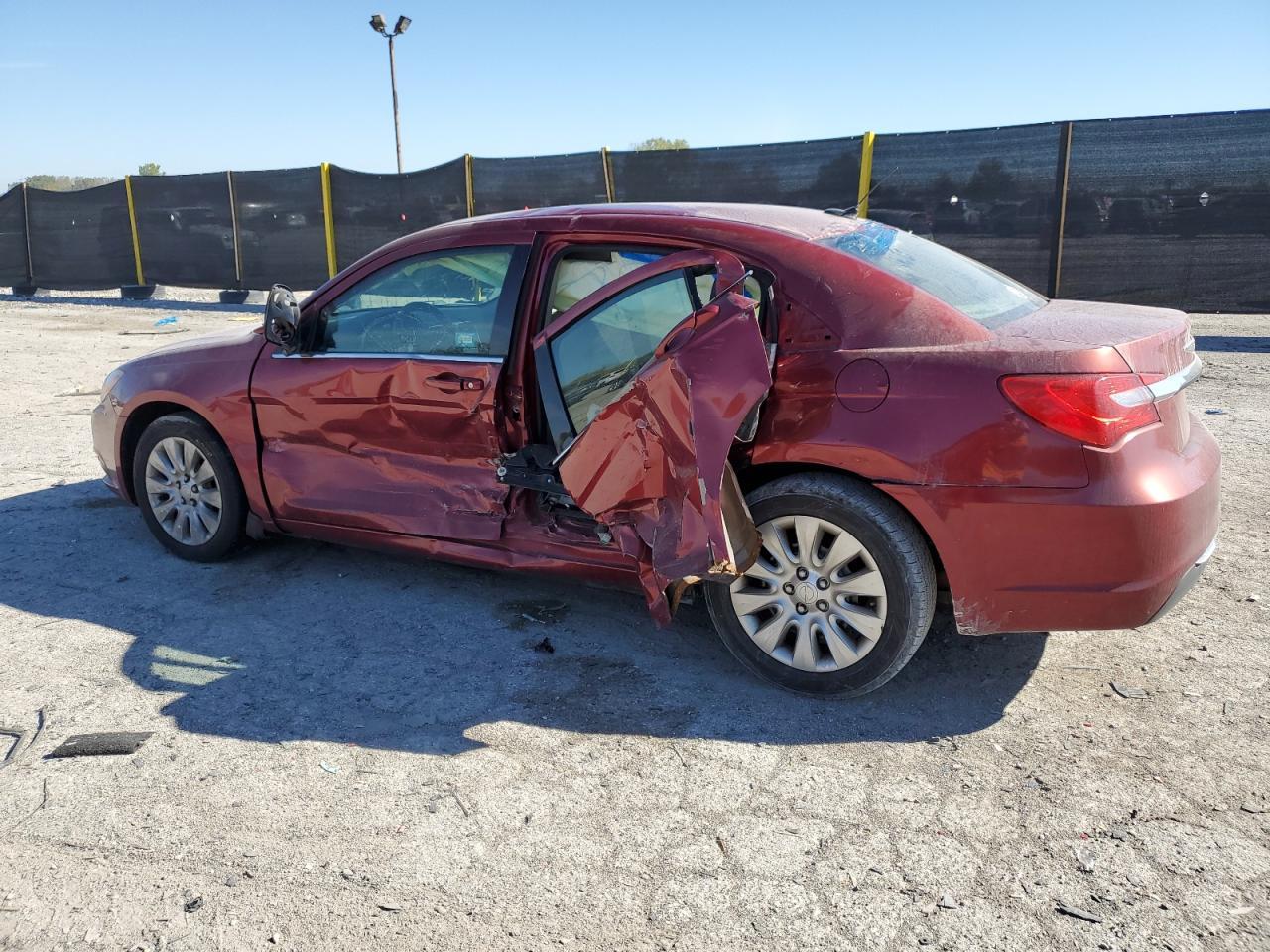2014 Chrysler 200 Lx - Фото 2
