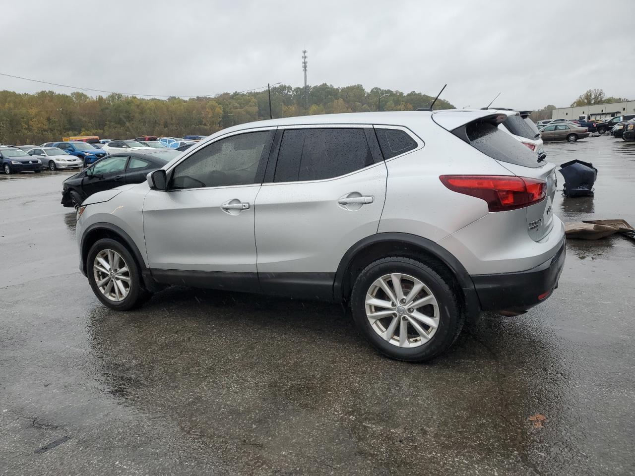 2018 Nissan Rogue Sport S - Фото 2