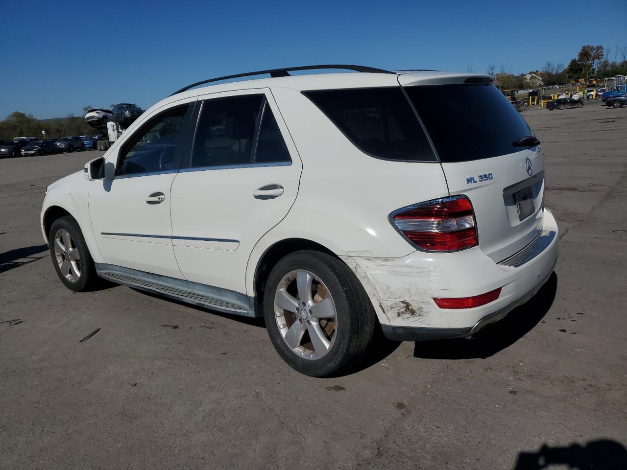 2011 Mercedes-Benz Ml 350 4Matic - Image 2
