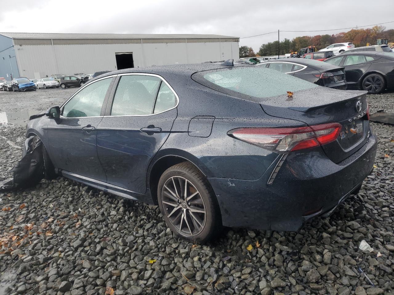 2021 Toyota Camry Se - Фото 2