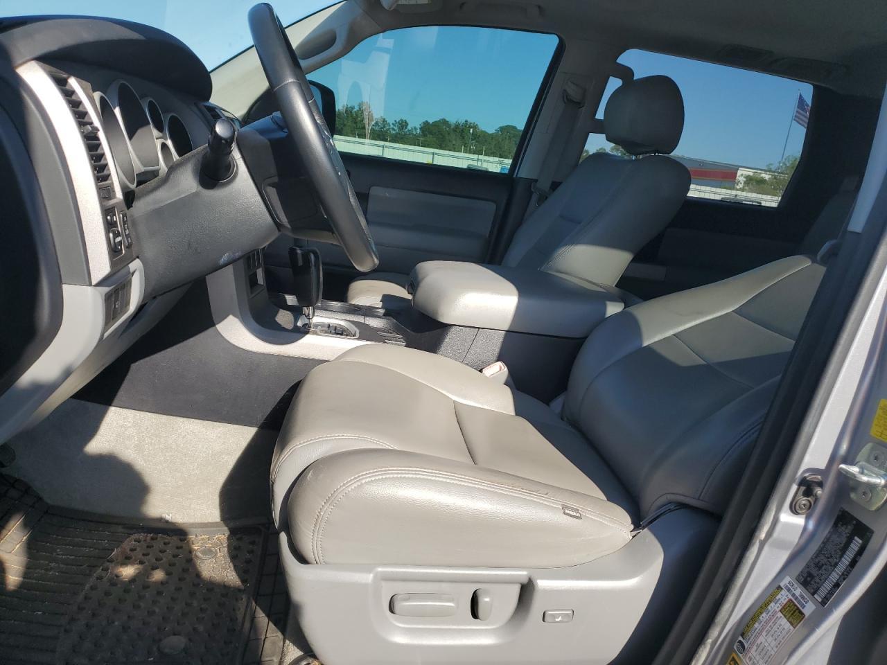 2011 Toyota Sequoia Sr5 - Фото 7