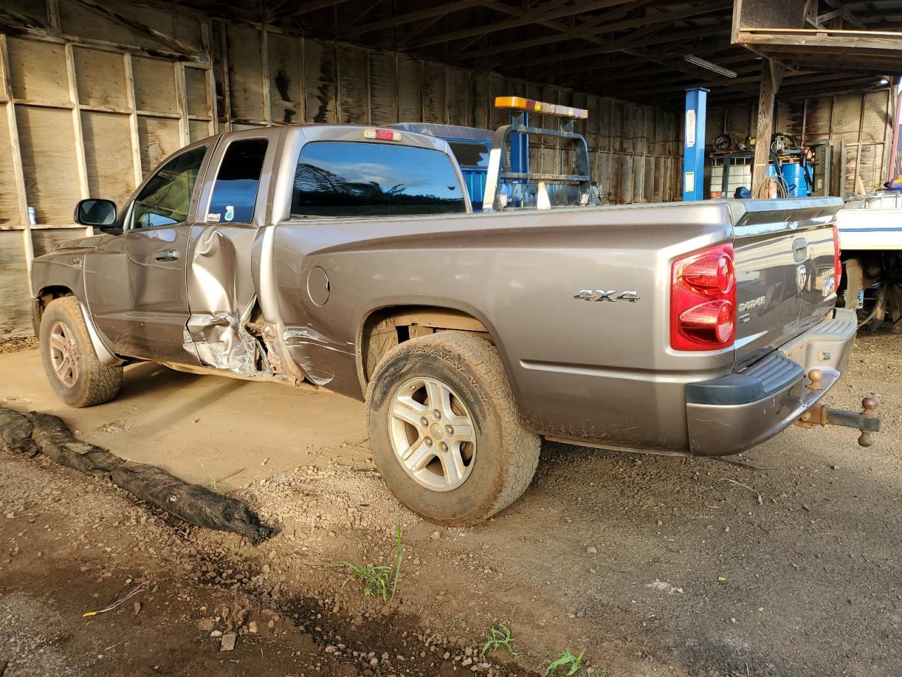 2010 Dodge Dakota Sxt - Image 2