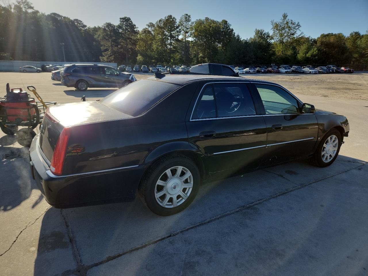 2010 Cadillac Dts - Фото 3