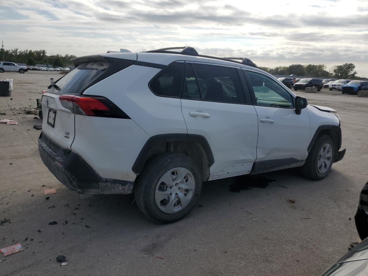 2021 Toyota Rav4 Le - Фото 3