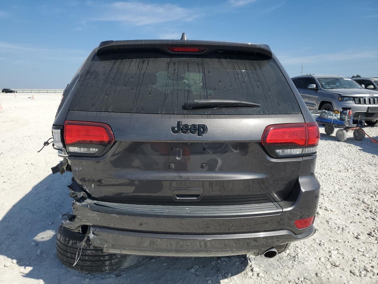 2019 Jeep Grand Cherokee Laredo - Image 6