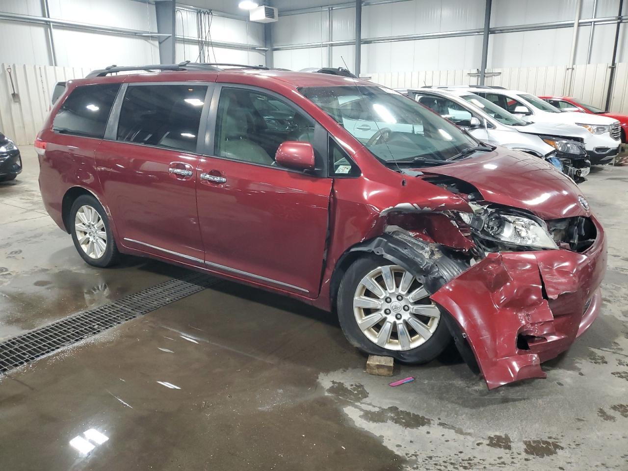 2011 Toyota Sienna Le - Фото 4