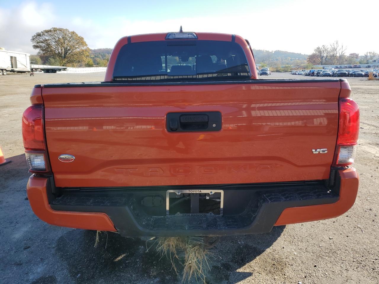 2018 Toyota Tacoma Double Cab - Image 6