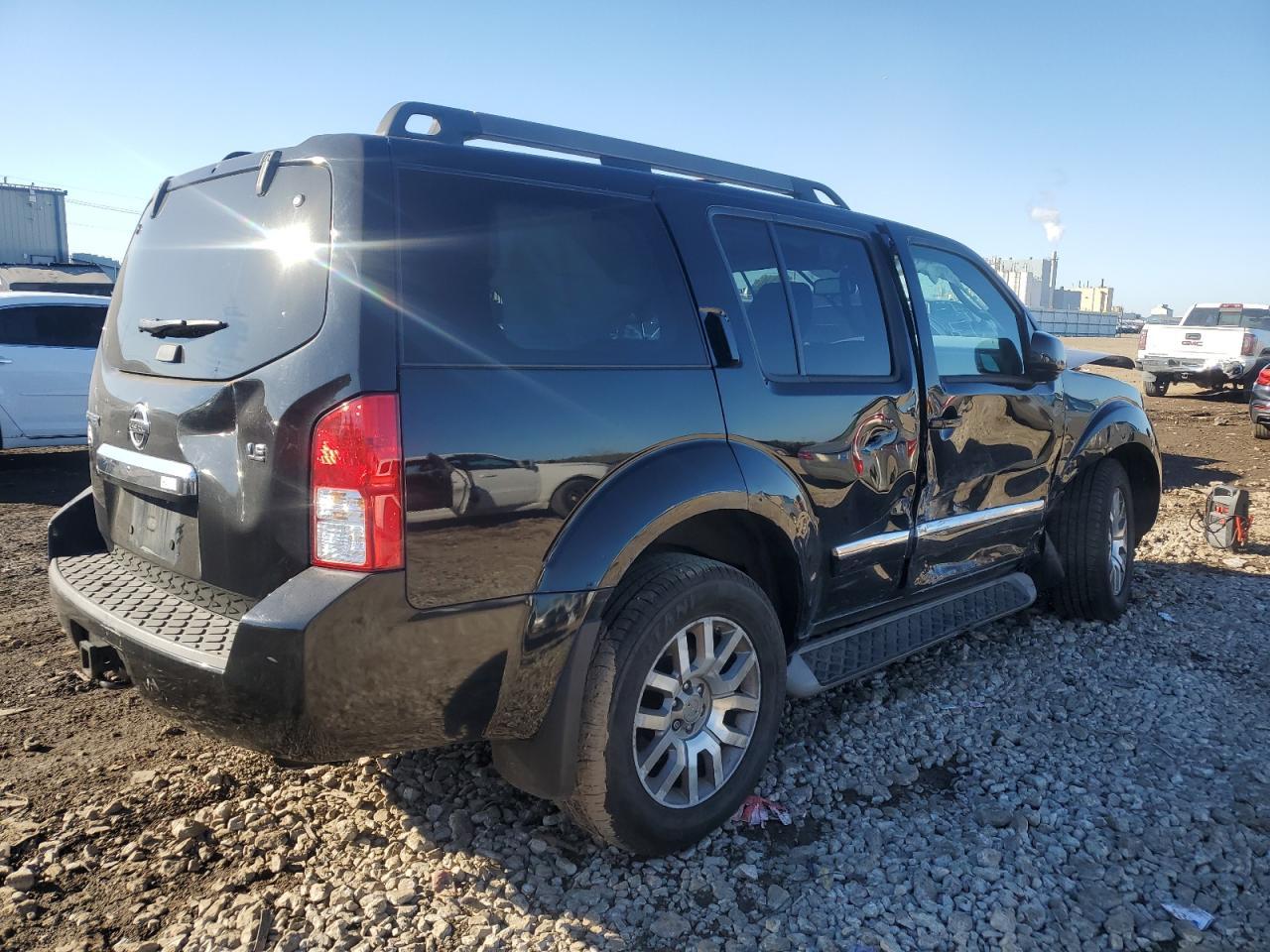 2011 Nissan Pathfinder S - Фото 3