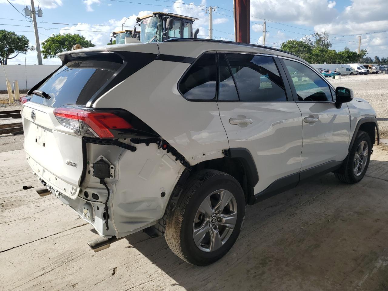 2024 Toyota Rav4 Xle - Image 3