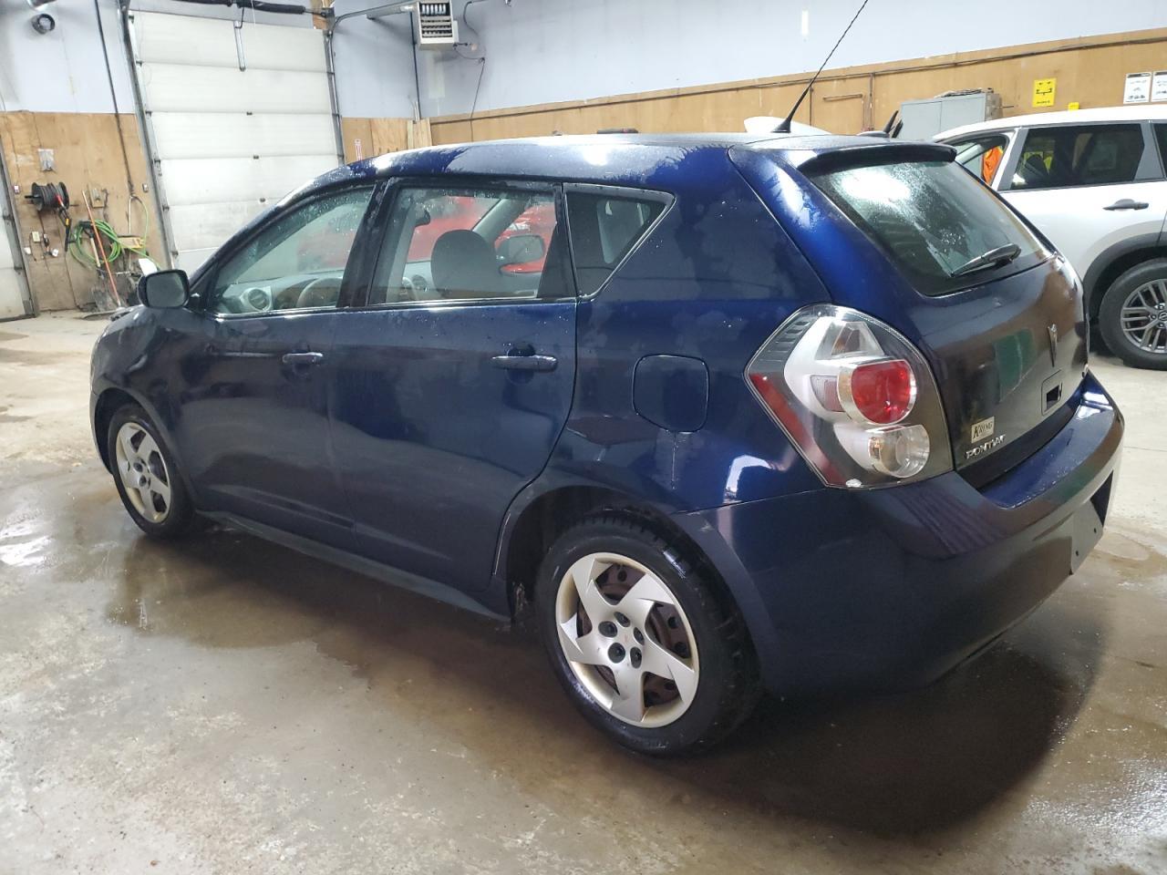 2009 Pontiac Vibe - Image 2